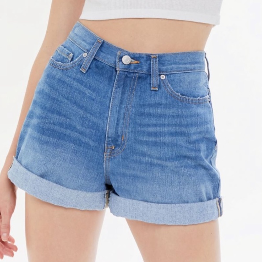BDG Denim High-Waisted Mom Short-Medium Wash